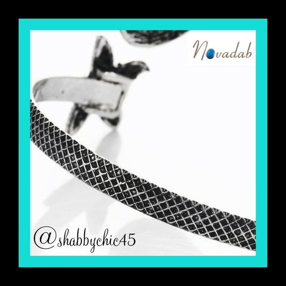 Boutique Jewelry - *HP* Mermaids & Starfish Bangle Bracelet Boutique Jewelry - *HP* Mermaids & Starfish Bangle Bracelet