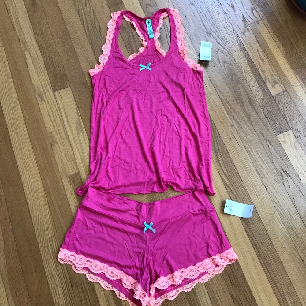 New/w tags. Super cute Honey Dew shortie set