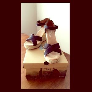 Toms Wedge