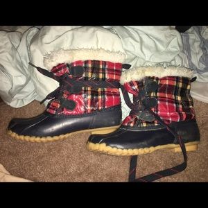 Plaid rain boots with fur