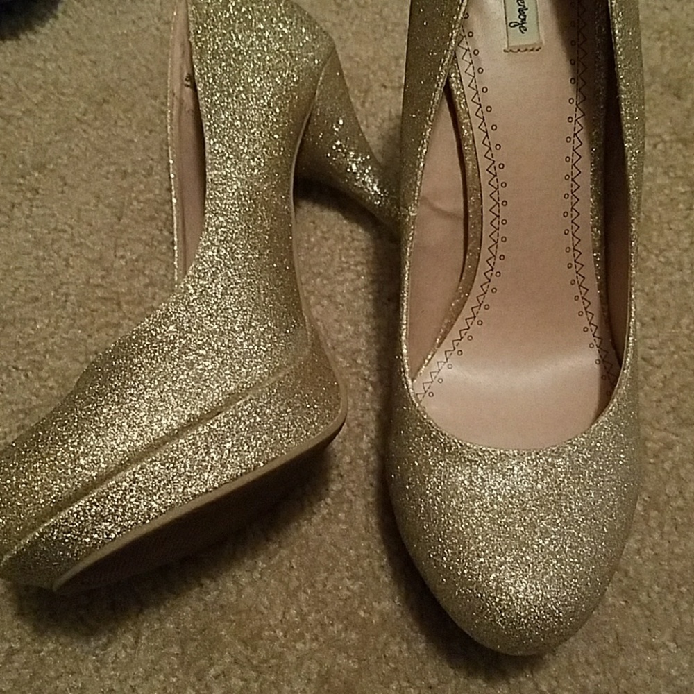 Gold Sparkle Platform Isenboye Heels Size 9.5