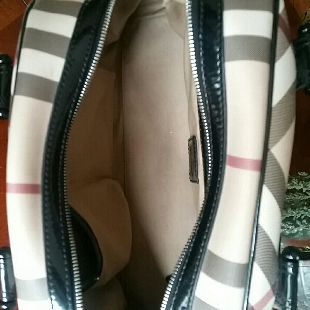 Extra pics of Burberry Satchel