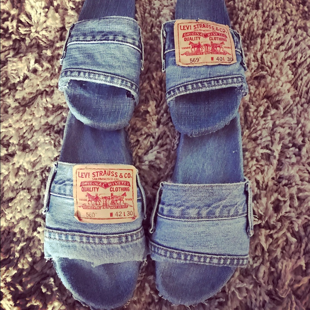 Levi's flip flops