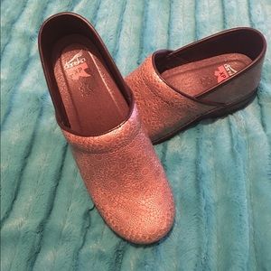 Women's Danskos size 41. Bronze/gold.