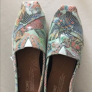 Colorful TOMS