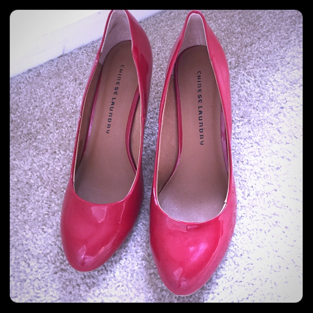 Red pumps