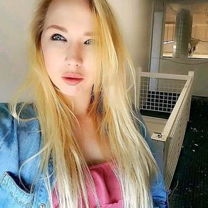 Meet your Posher, Hillary