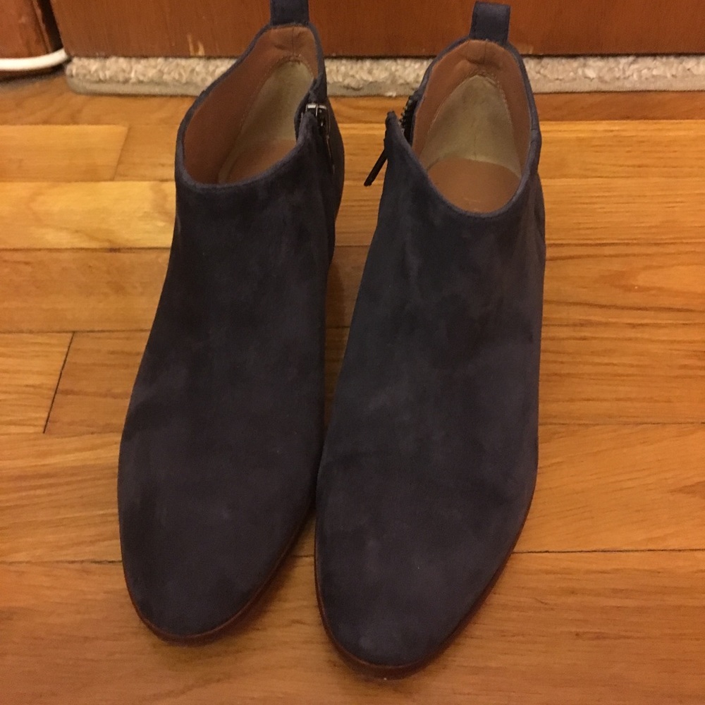 Jcrew Navy suede ankle bootie Sz 6.5