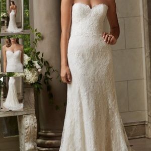 Chantilly Lace, chapel train, TAGS STILL ON