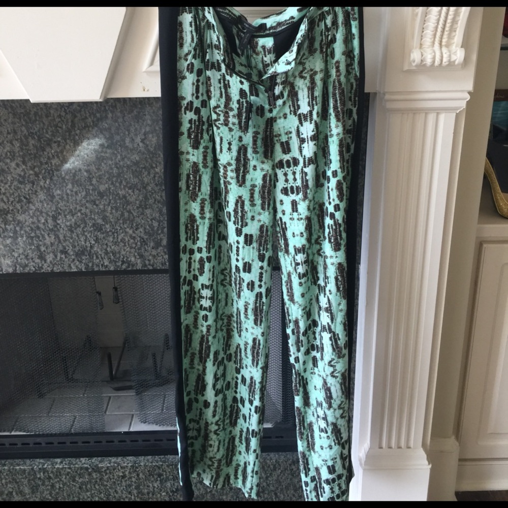 BCBG MAXZARIA NWT PRINTED PANTS