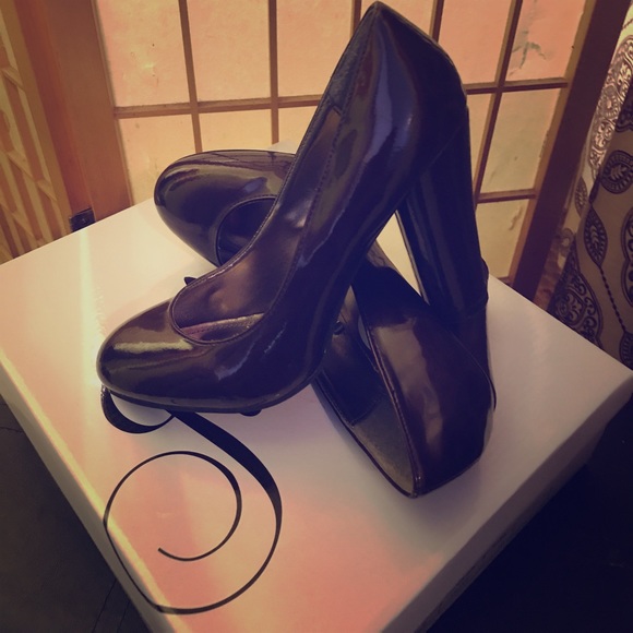 Cute little Patent leather Maroon shoe - Picture 1 of 2
