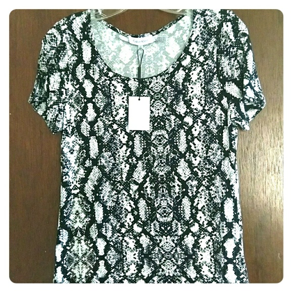 Calvin Klein Tee - Picture 1 of 2