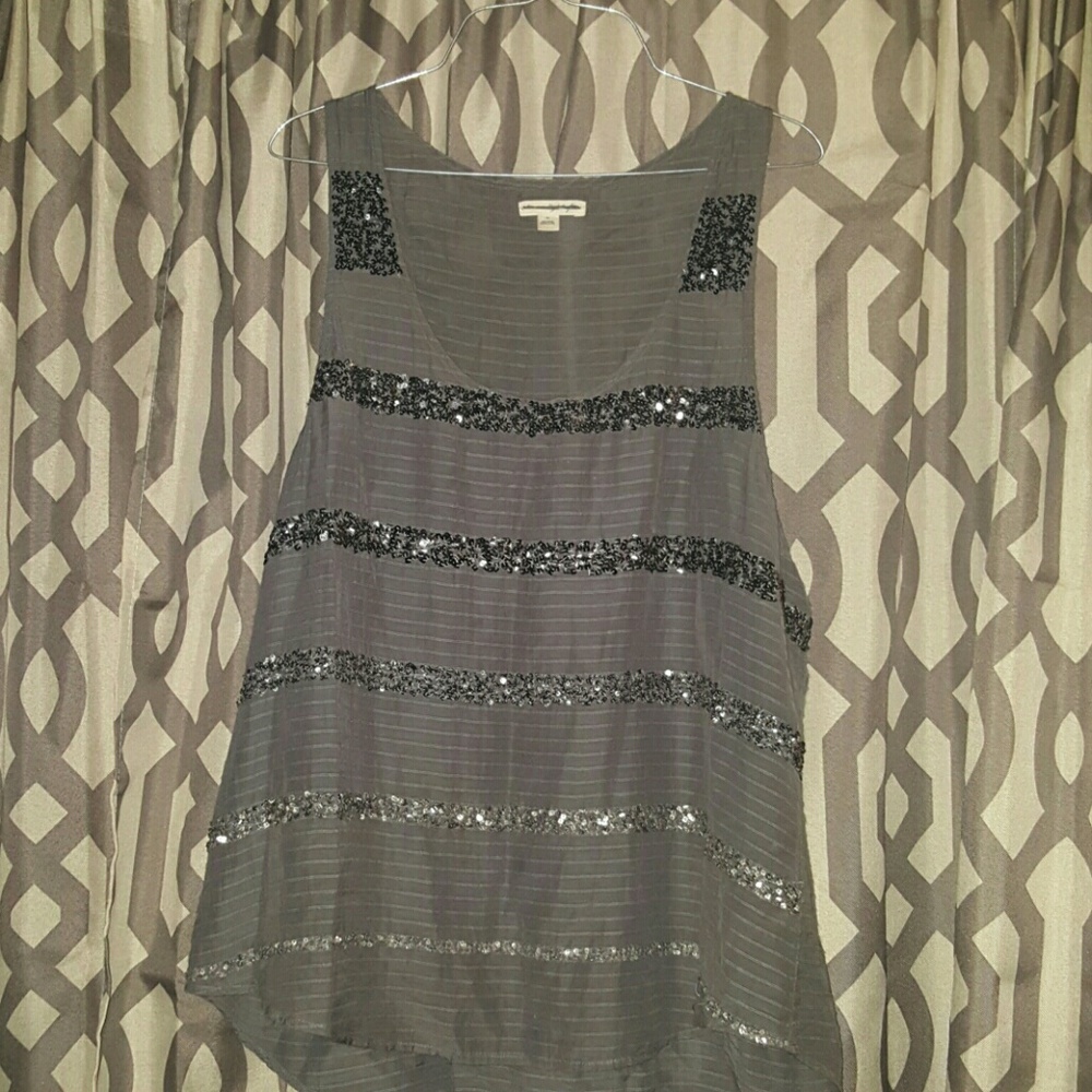 Super cute A&E gray tank
