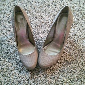 Jessica Simpson high heels