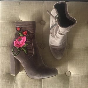 Steve Madden Edition velvet embroidered booties 7