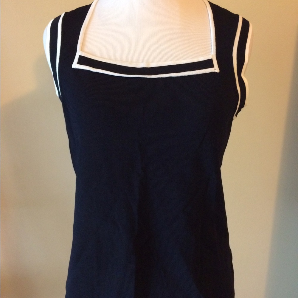 🎄SALE 🎄East 5th Navy/white top.NWT sz S
