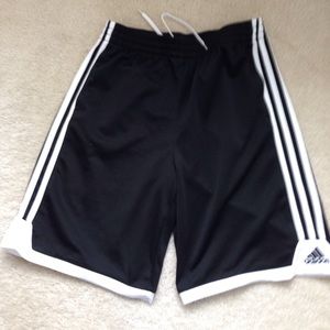 Adidas boys short size L