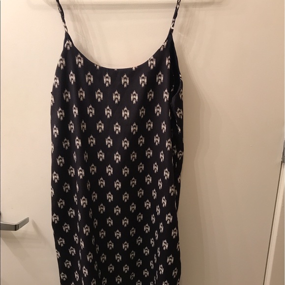 Fun summertime dress with stylish red bow - Picture 1 of 2