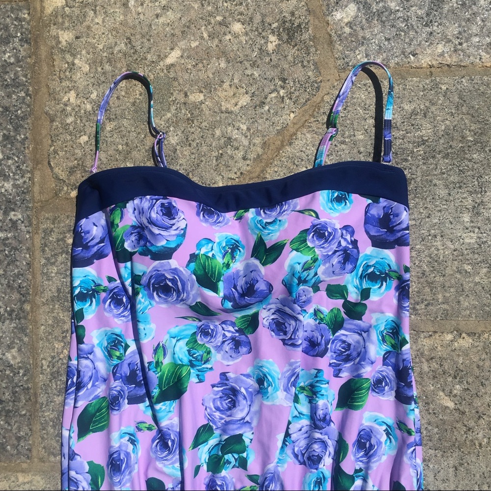 One piece bathing suit with removable straps