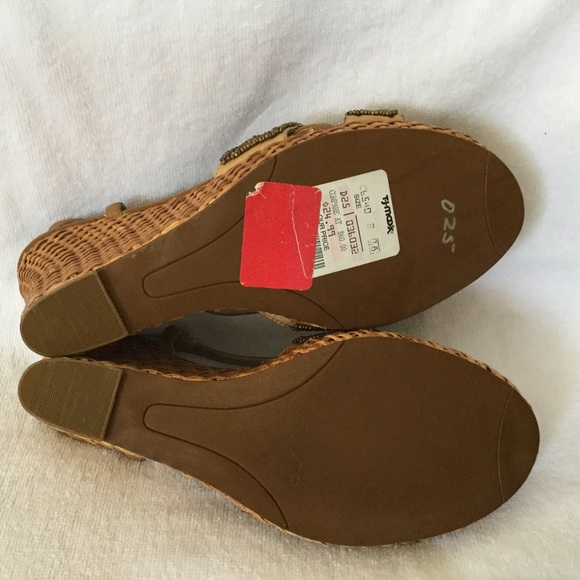 Unisa Lexi 3-3/4" Wedge Sandals - Picture 7 of 8