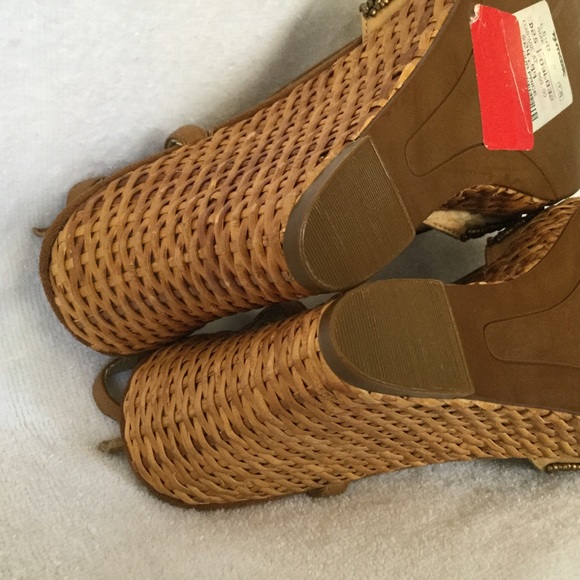 Unisa Lexi 3-3/4" Wedge Sandals - Picture 6 of 8