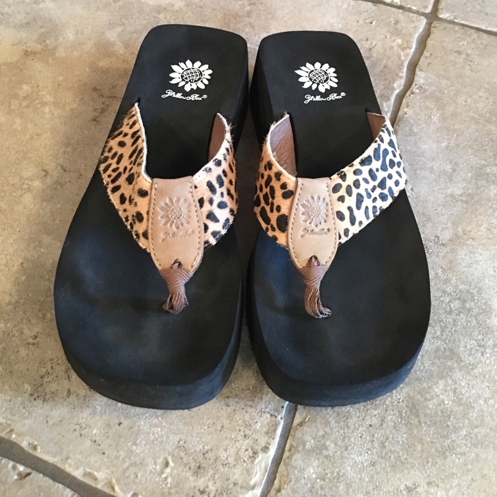 YELLOW BOX flip flops 🦄