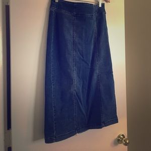 Stretch Denim skirt with 2-way back zipper