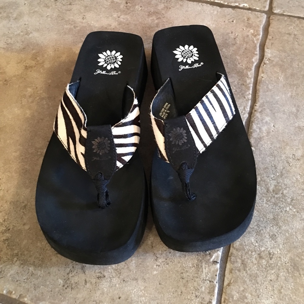 YELLOW BOX flip flops🦄