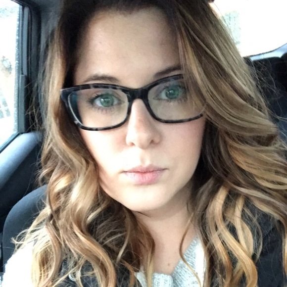 Meet your Posher, Ashley - Picture 2 of 4
