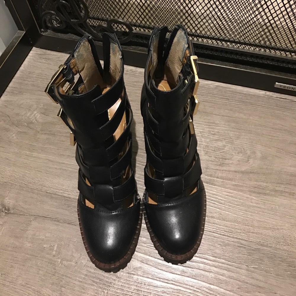 ⭐️MOVING SALE⭐️ Report Signature Heels 6.5