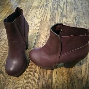 Heels size 7 brand new