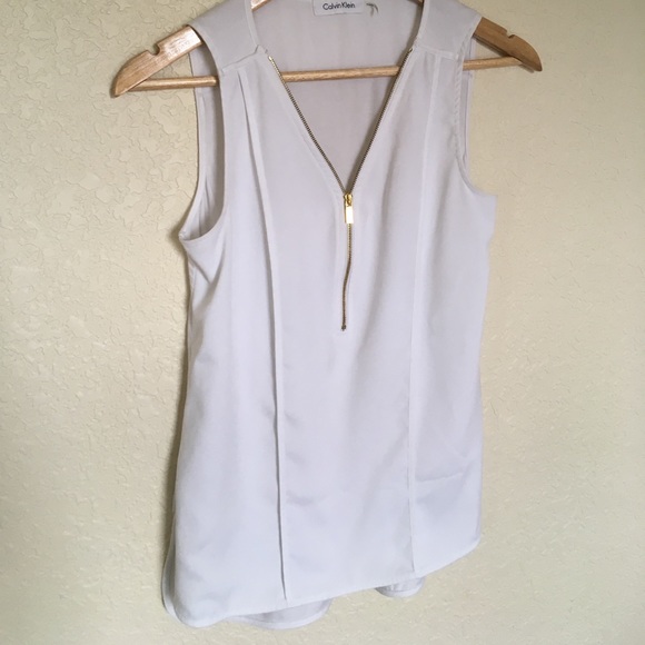 zip up sleeveless top