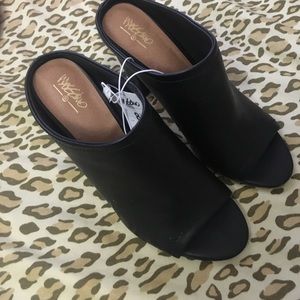 Brand new black massimo Mules