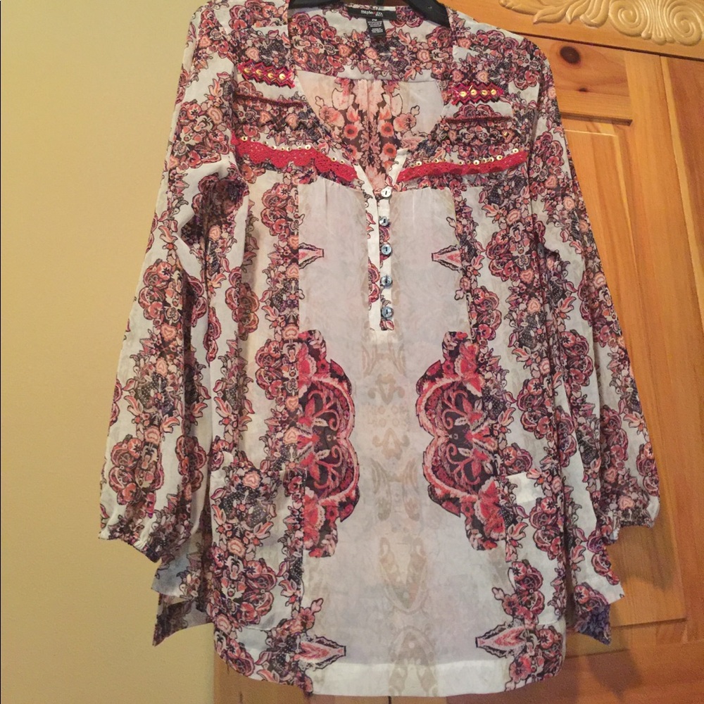 Boho long sleeve tunic.  Great with leggings!