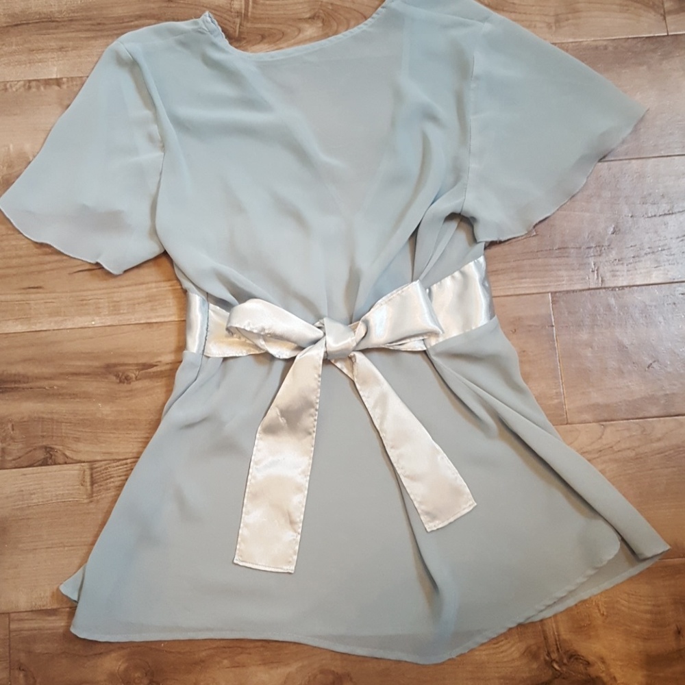 Sheer sea foam green top - Picture 3 of 4