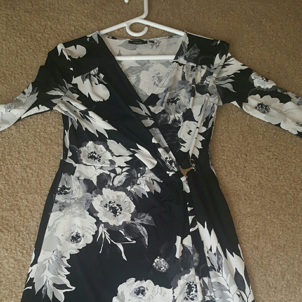 Apt 9 wrap floral dress