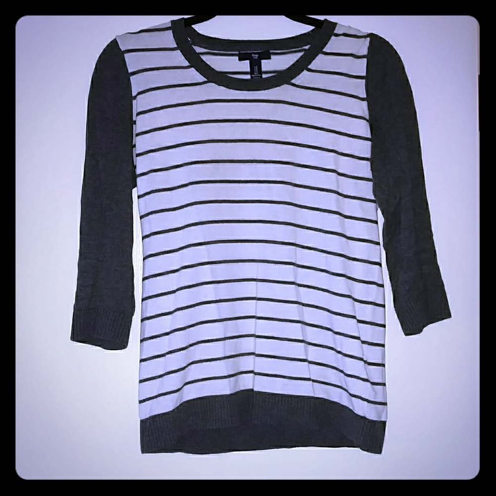 White and gray 3/4 sleeve sweater