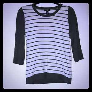 White and gray 3/4 sleeve sweater