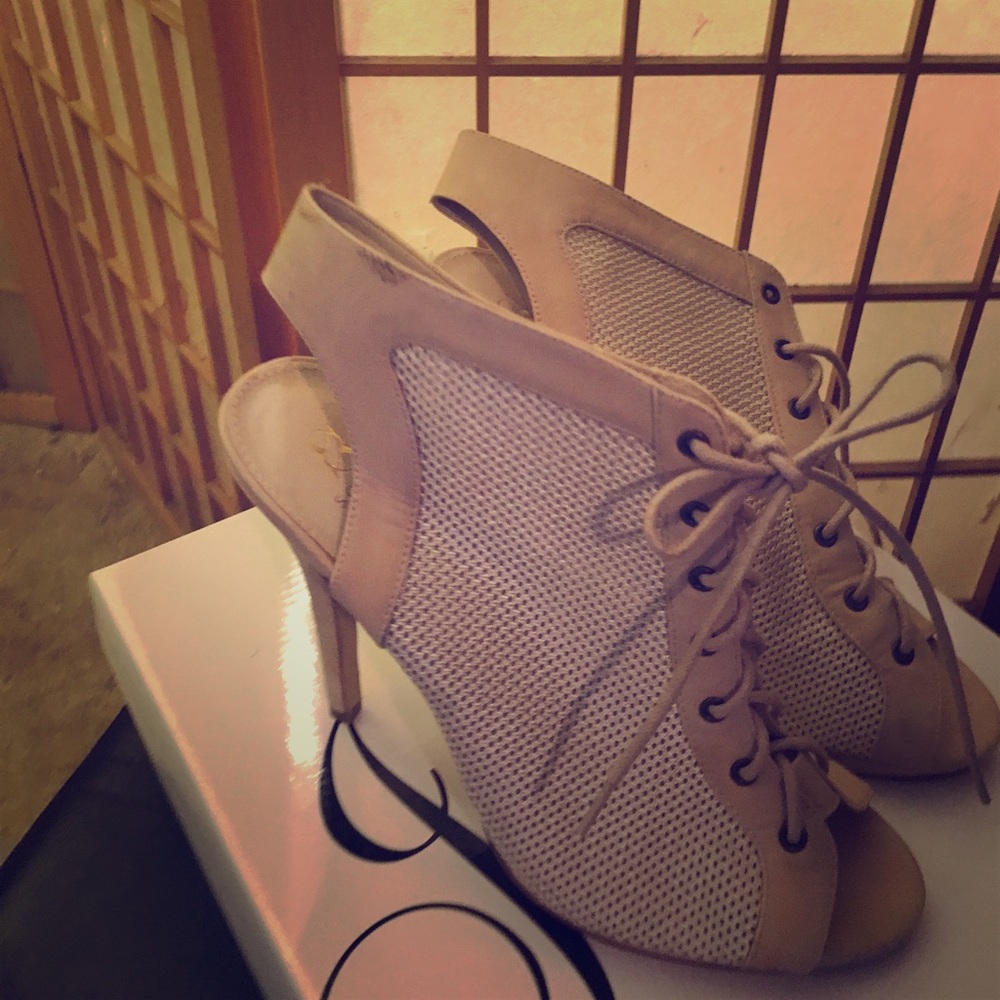 Cute tan shoe. Only tried on.