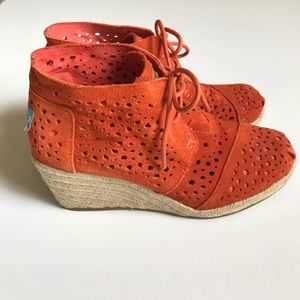 Toms Moroccan cutout suede wedge boot