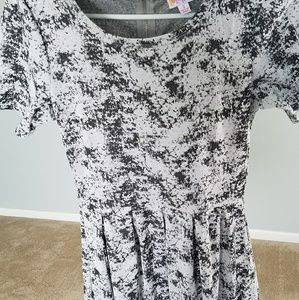 Small Amelia Lularoe Black and White