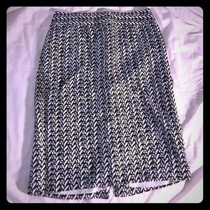 Banana Republic silky pencil skirt, B/W pattern