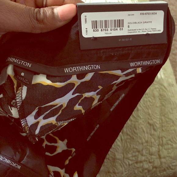 Shorts - Picture 3 of 3