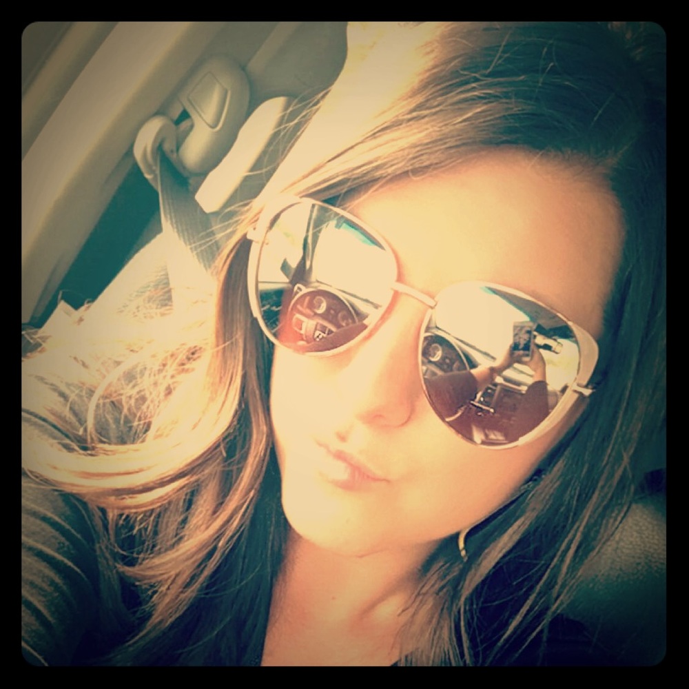 Meet your Posher, Kayla