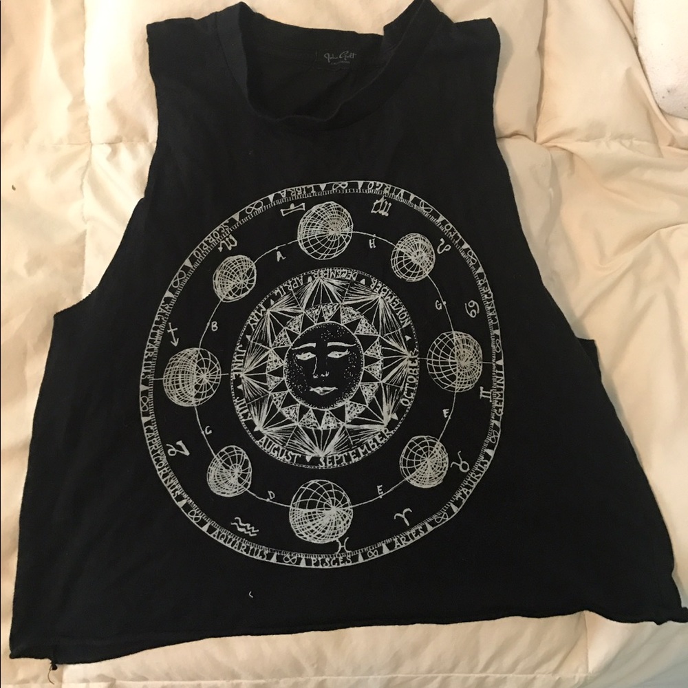 Cropped muscle tank