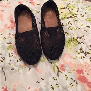 Black Lace Toms -- Size 7