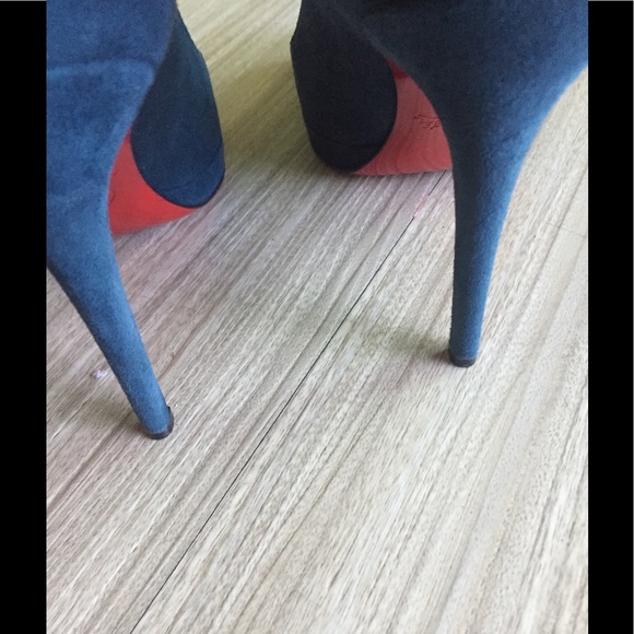 Authentic Christian Louboutin SOLD 📌 - Picture 3 of 4