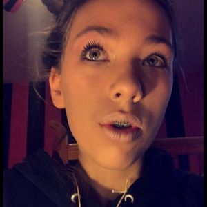 Meet your Posher, Maya