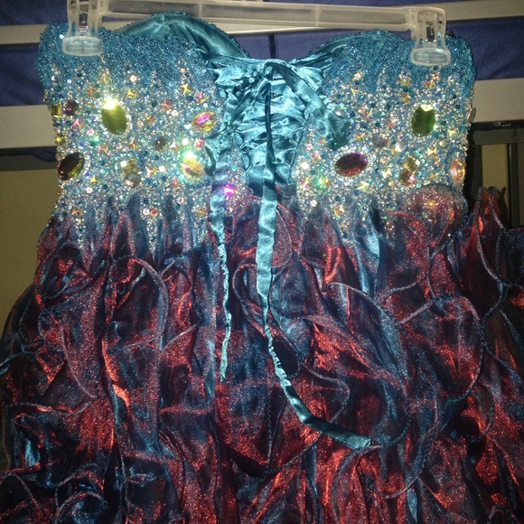 My prom/extravagant/formal/ dress - Picture 3 of 8