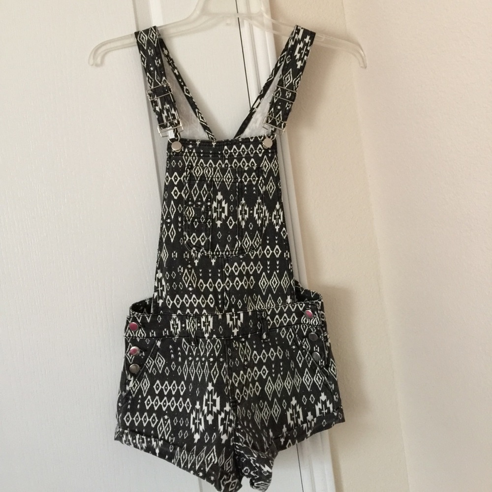 SHORTS STYLE OVERALLS! never worn!